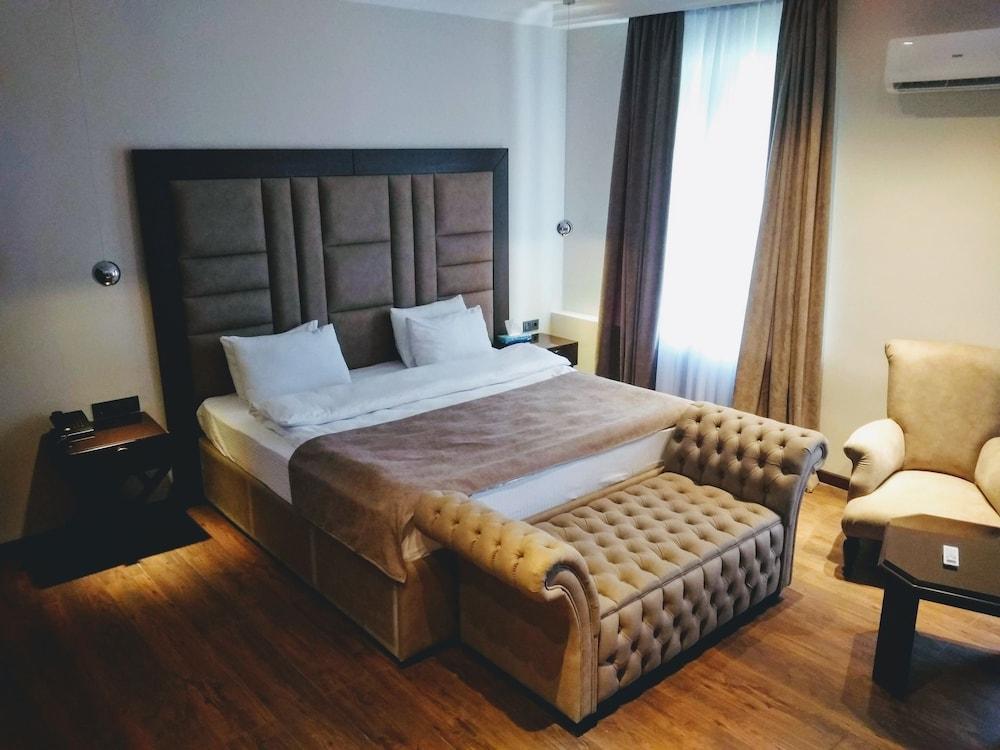 Ambassador Hotell Almaty Eksteriør bilde