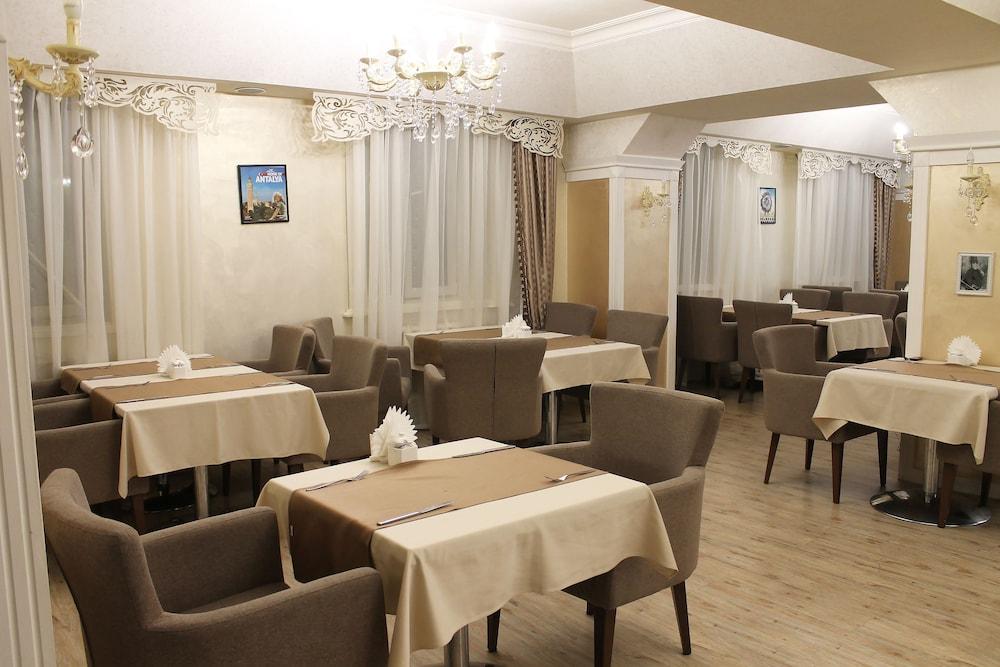 Ambassador Hotell Almaty Eksteriør bilde