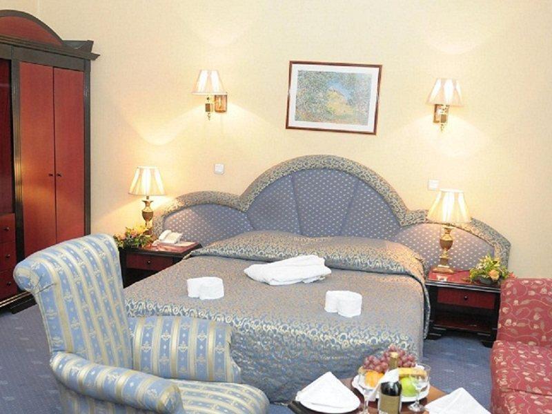 Ambassador Hotell Almaty Eksteriør bilde